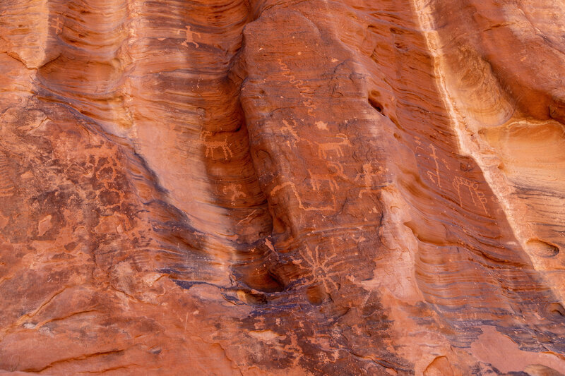 Petroglyphs along Mouse's Tank Trail.