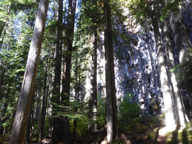 Some beautiful rock bluffs along the trail.