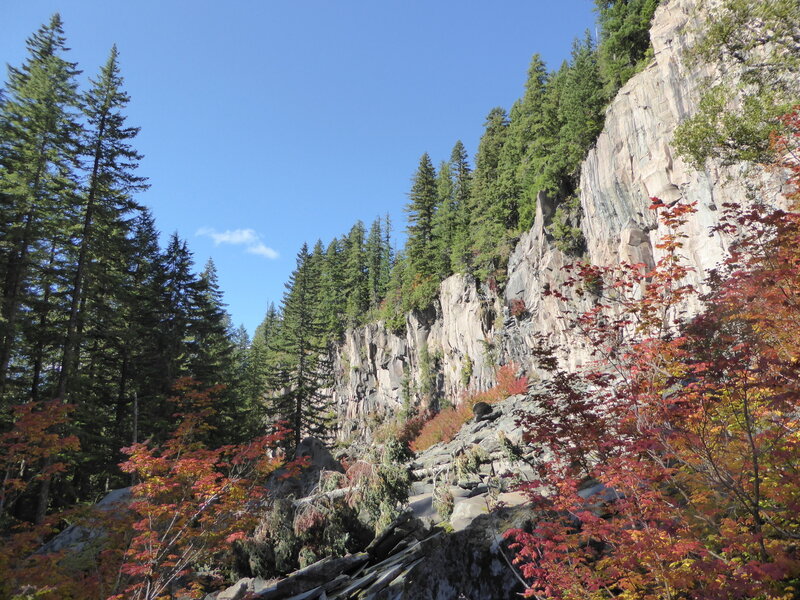 Beautiful rock bluff views along the trail.