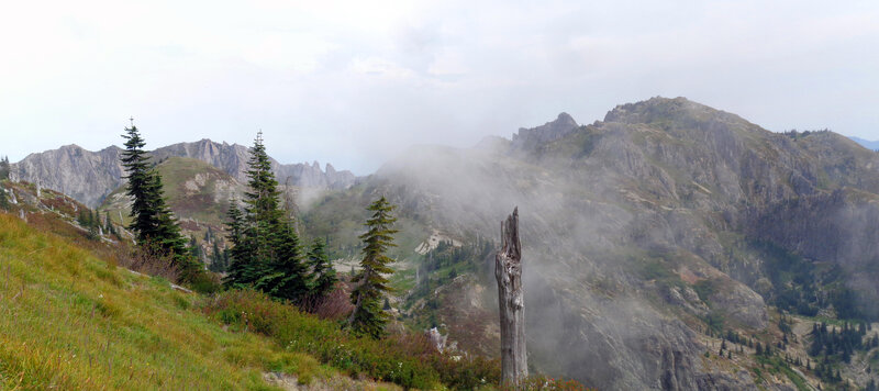 The Mt Whittier ridge at left, Mt Tomroy (rocky dome) and Mt Margaret at right.