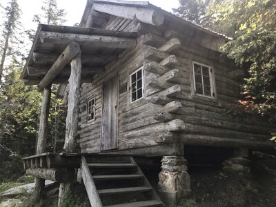 Skyline Lodge (1987).