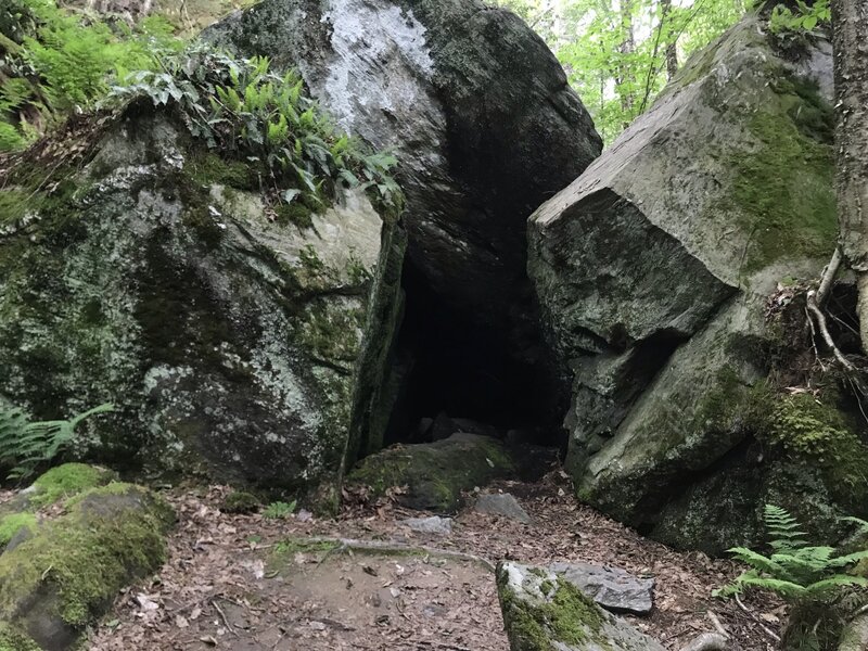 A small cave on the way up to Mount Prospect.