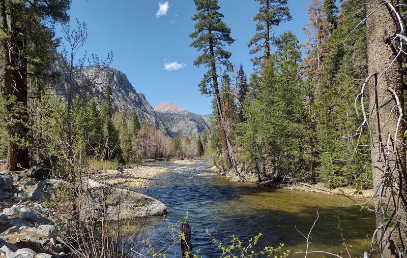 The pretty Kern River at the bottom of Kern Canyon.  Seen looking north on the Lower Kern Trail.