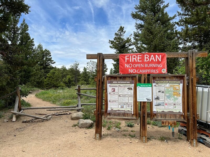 Sugarloaf Mountain Trailhead sign and connector trail.