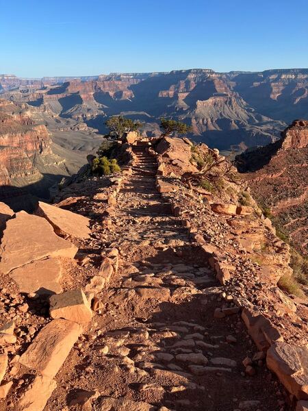 The South Kaibab Trail mainly follows a ridge line – so the views are spectacular!