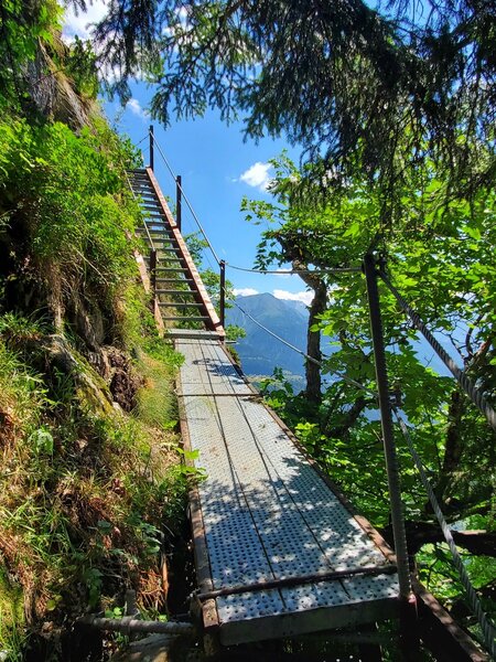 An example of some stairs and ramps on the ascent from the bridge.