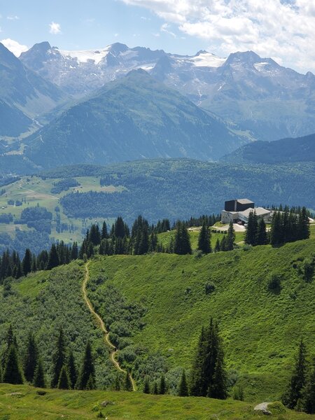 Looking towards the Caischavedra tram and across the valley.