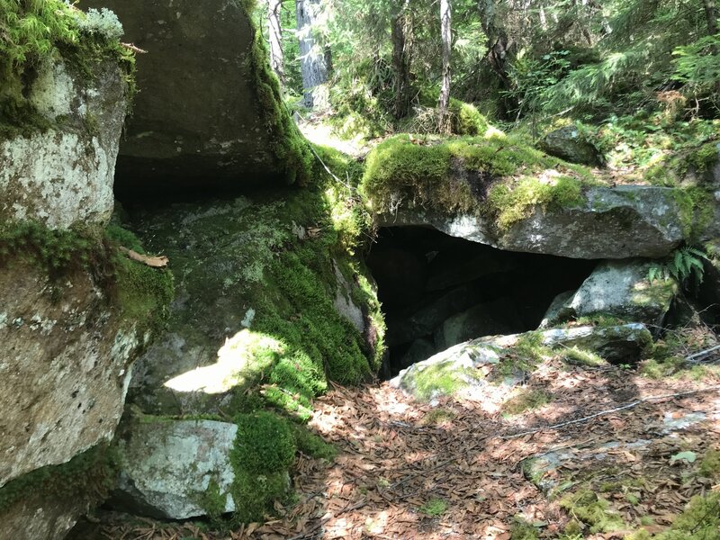 Small Cave in the Ice Gulch.