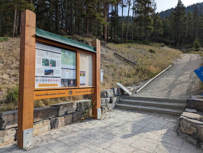 Lower Tunnel Mountain trailhead sign.