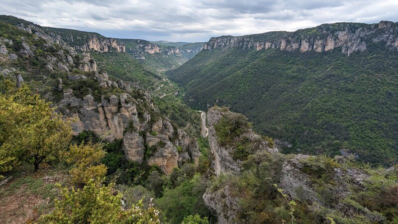 East view of the valley from Mejan and Tarn cliffs.