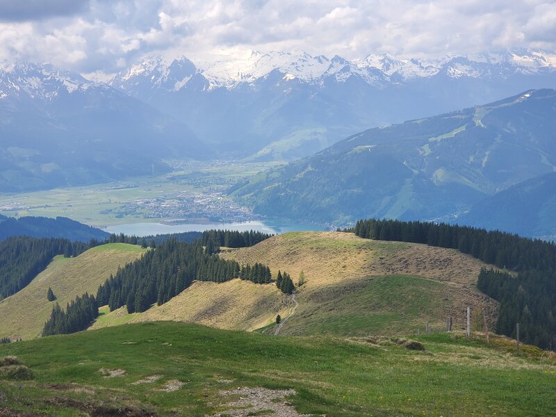 Views down the ridgeline and towards the high peaks.