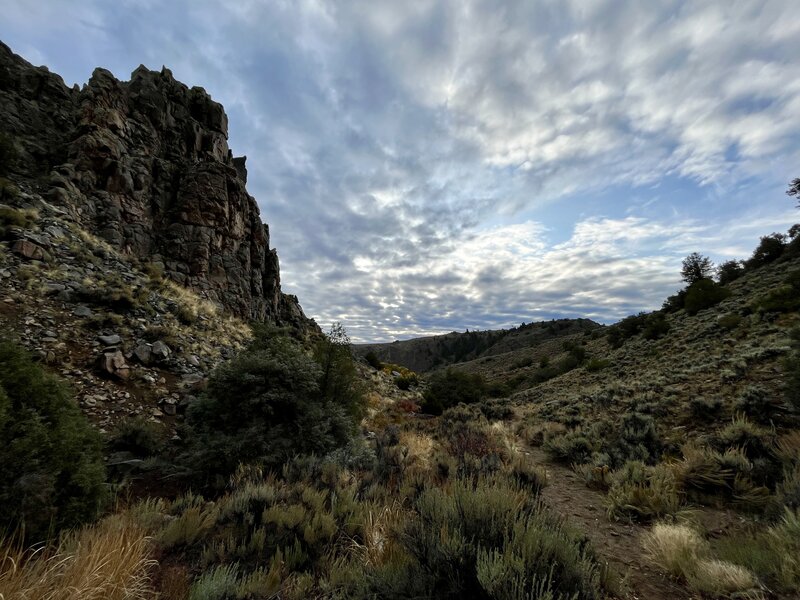 Cool rock features on the right side of the trail.