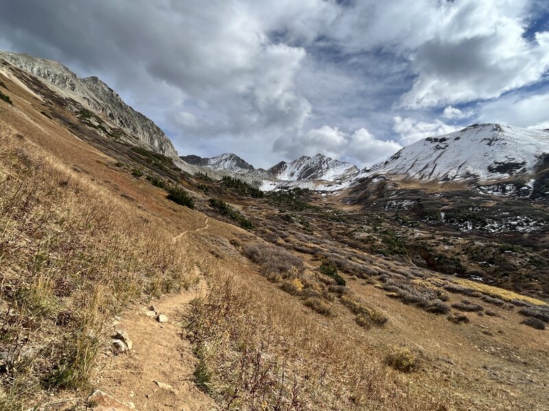 Hiking southeast; getting closer to the cirque.