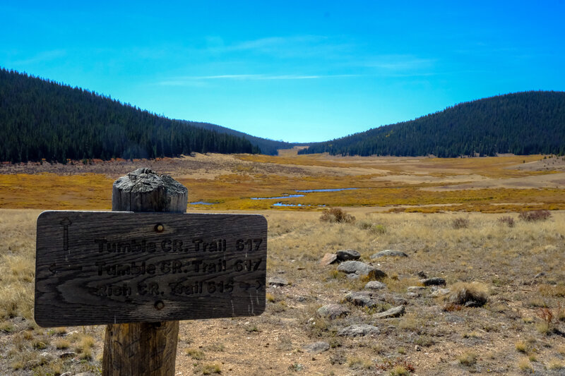 Trail sign for the turnoff of #617 continuing through the meadow.