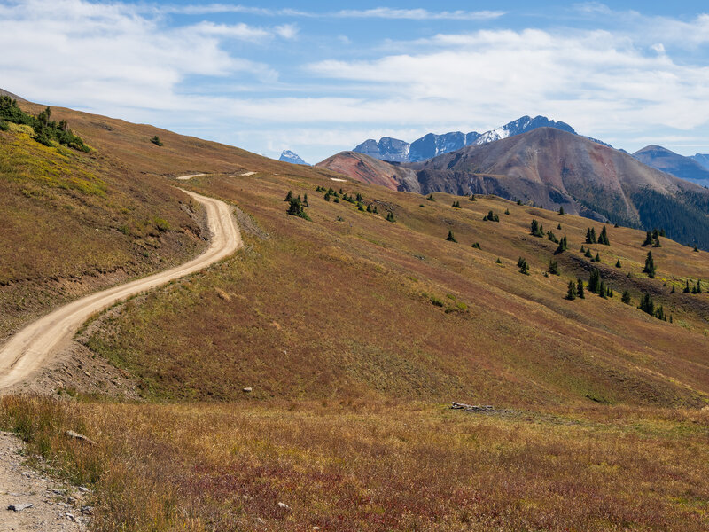 The road offers stunning mountain views.