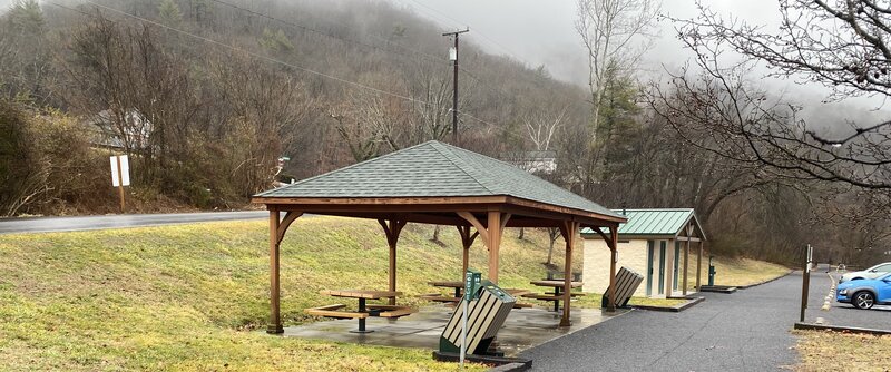 Intervale Trailhead with parking, restrooms and trail map