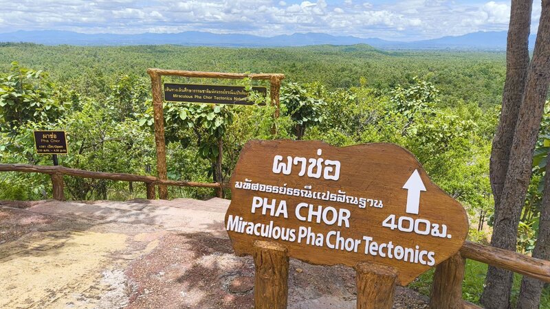 Trailhead. A sign point to the direction of the trail.