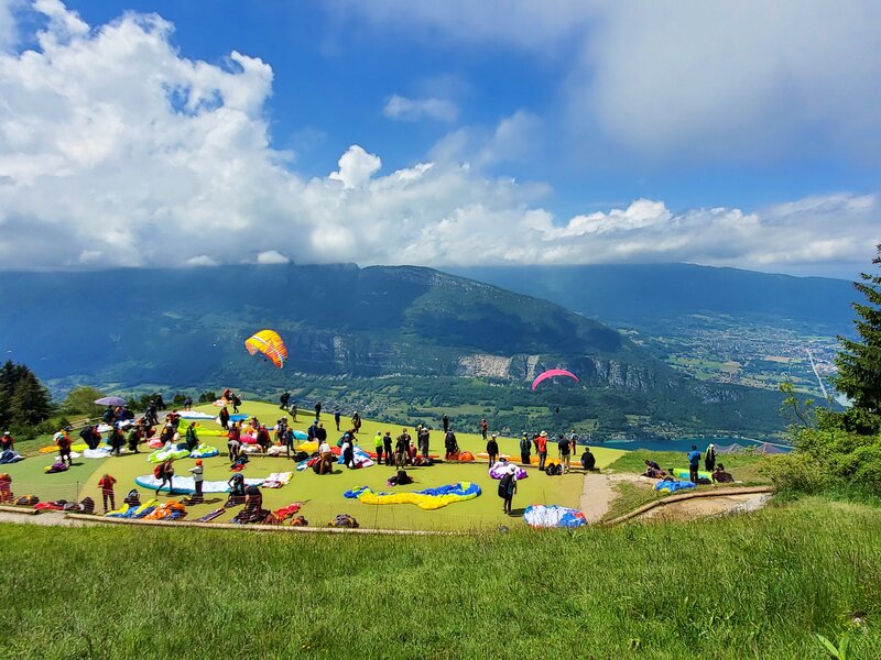 La Forclaz paraglider launch.