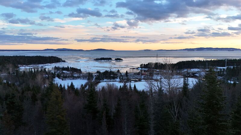 Coucher de soleil au dessus du début du sentier. Sunset over the start of the trail.