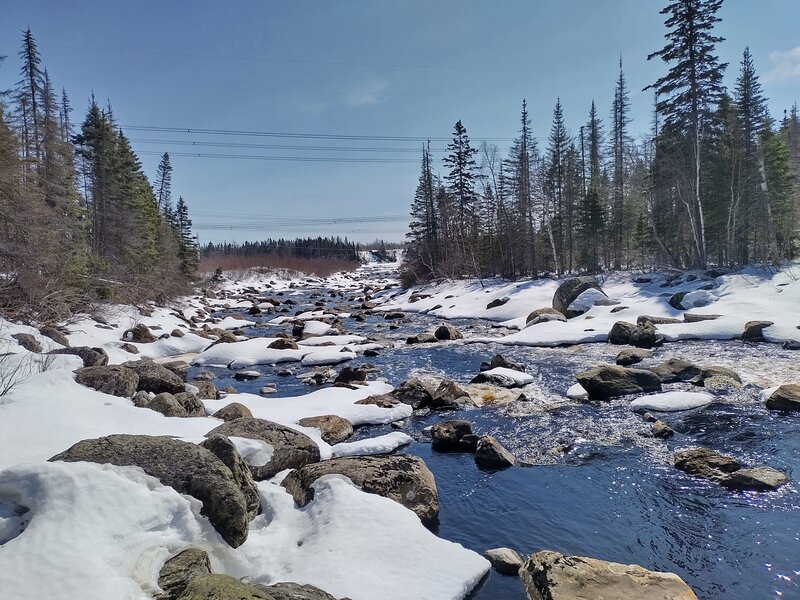Rapide en aval de la Grosse chute.    Rapids downstream of the "Grosse chute" falls.