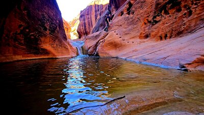 Red Reef Trail. Using the Ancestral Puebloan Moki steps.