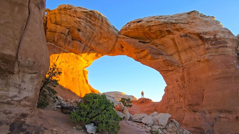 Sunrise at Broken Arch