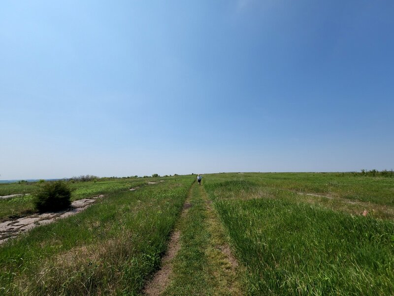 Going west on the Mound Trail.