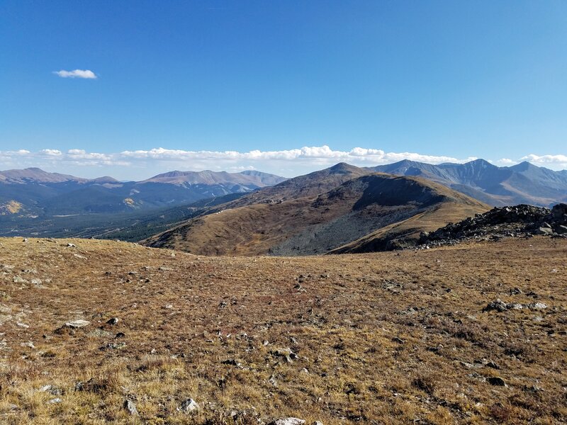 Atop before the descent going NOBO. Trail is faint.