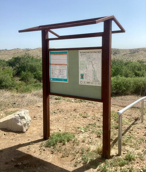 Kiosk at the Scott Park Trailhead.