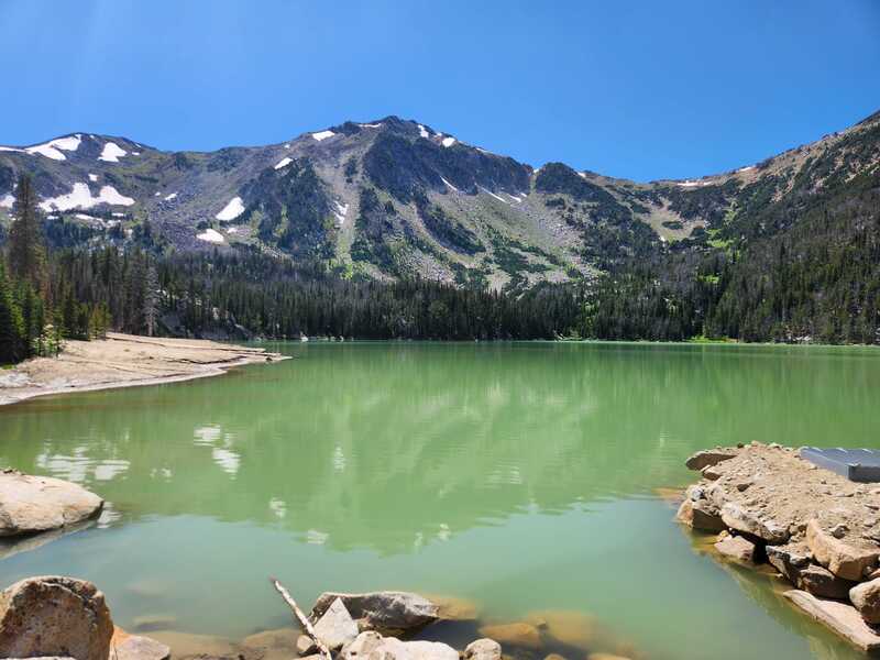 Views of the bright turquoise lake.