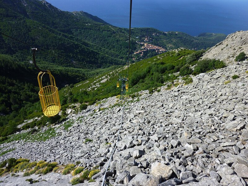 Cable car at Monte Capanne. Sintakso, CC BY-SA 4.0 , via Wikimedia Commons