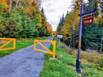 McMasters Crossing trailhead - parking for 3-4 vehicles