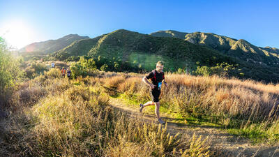 Santa Clarita Trail Race runners