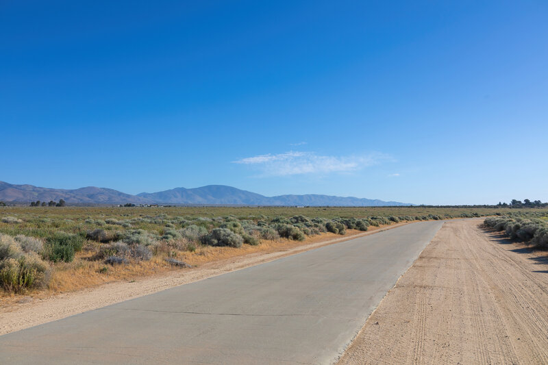 A very flat stretch of Aqueduct Road.