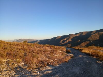 Part of the trail descending towards Jocos far above the valley of Río Cajamarquino.