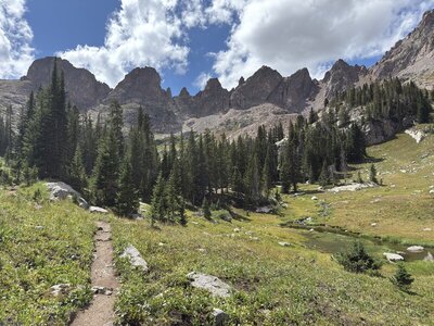 Approaching the final amphitheater of the Willow Lakes.